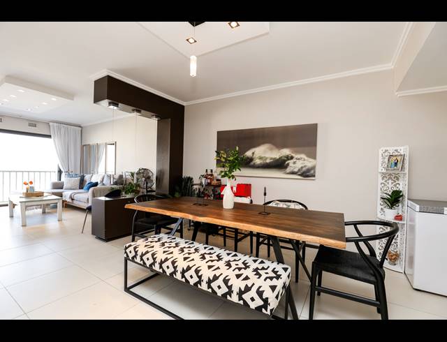 2 BEDROOM APARTMENT FOR SALE IN UMHLANGA CENTRAL